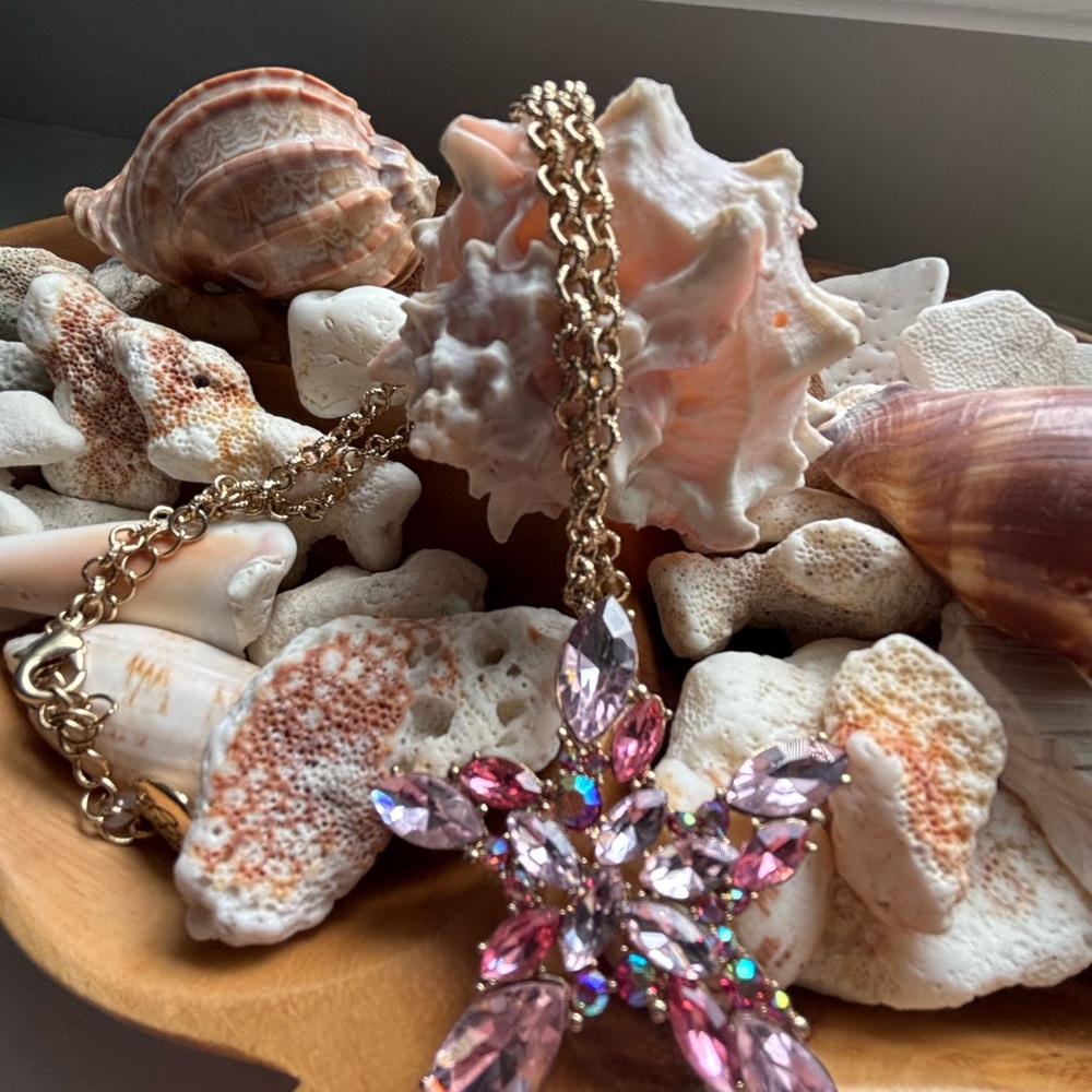 Betsey Johnson Starfish cluster necklace Pink Crystal